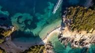 Albania es el destino de moda en 2025 y es muy barato: la cerveza cuesta 1 euro y comer 12