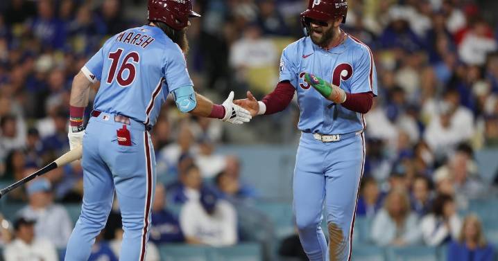 Kyle Schwarber hits two homers to lift Phillies over Dodgers 8