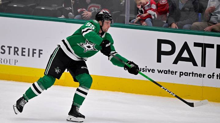 Stars sign defenseman Thomas Harley to an 8-year contract extension