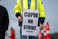 Canada Post takes signing bonus off the table in latest offer to union