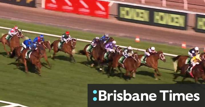 Sir Delius storms home to win Turnbull