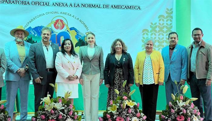 Ivette Topete celebra el 40 Aniversario de la Preparatoria Anexa a la Normal de Amecameca