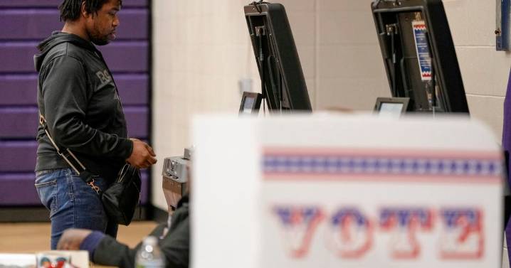 Wisconsin judge puts on hold ruling that required citizenship check of voters