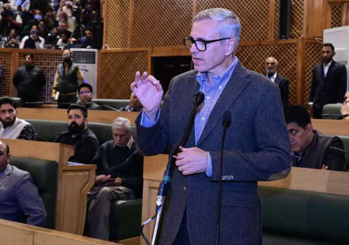 ‘Zameen Asmaan Ka Faraq’: Omar draws comparison between MPs Mian Altaf and Ruhullah
