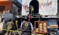 Bomberos de Cancún y Protección Civil atienden incendio en inmueble abandonado