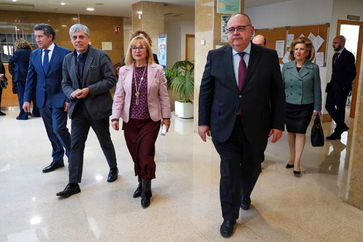 Los consejeros del PP boicotean a la ministra de Sanidad