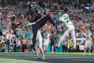 Deadspin | Dolphins aim to keep momentum going vs. slumping Panthers despite loss of Tyreek Hill