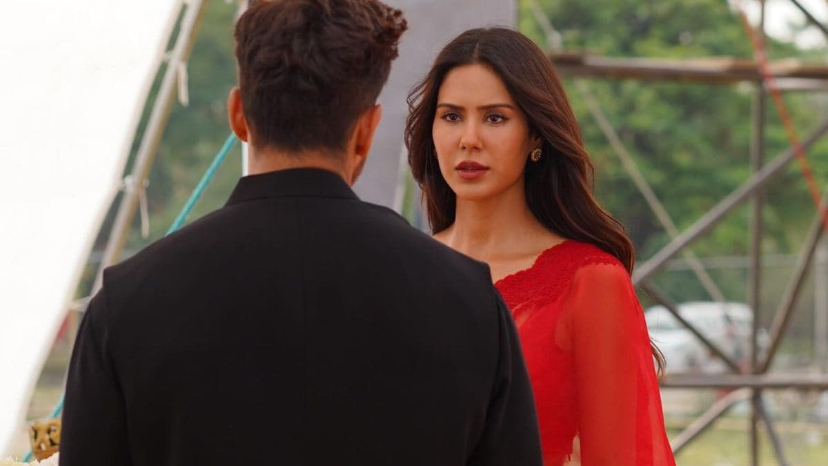 Sonam Bajwa Treats Fans To BTS Pics From Ek Deewane Ki Deewaniyat Set