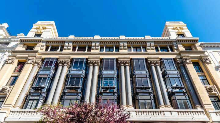 La conversión en hotel de la Casa Palazuelo protegerá su fachada y las vidrieras del patio central en 'V'