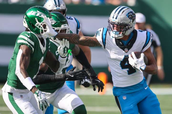 Jets star exits game with concussion