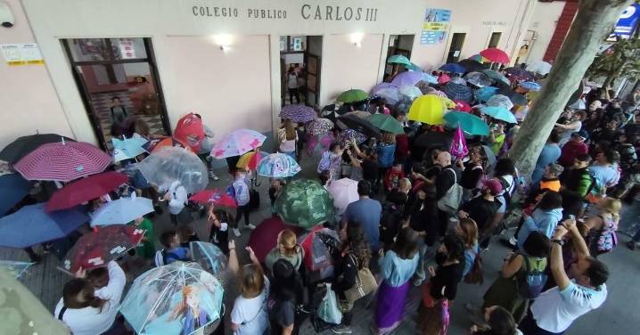 Así ha sido la protesta por un recreo protegido en el Carlos III