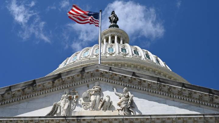 El nominado de Trump para dirigir la Oficina del Asesor Especial se retira antes de la audiencia en el Senado tras la filtración de mensajes controvertidos