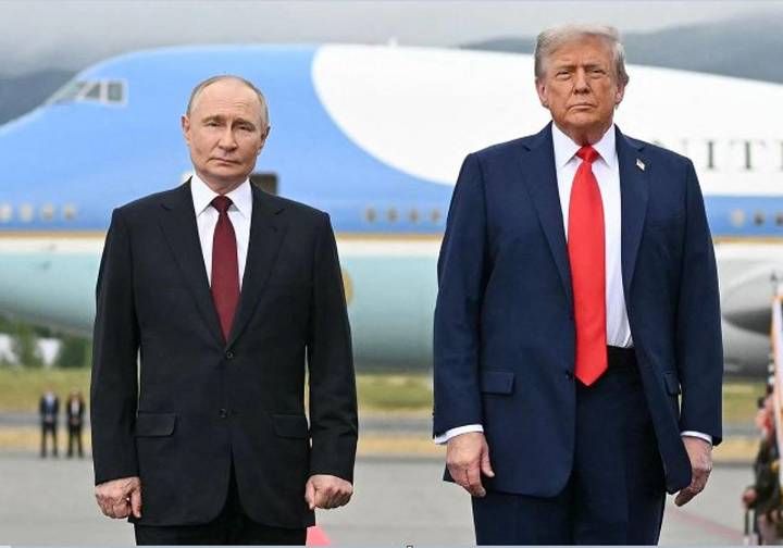 Trump impone más sanciones al sector petrolero de Rusia ante su falta de compromiso con la paz