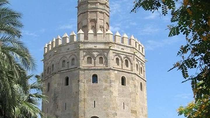 De dónde procede el nombre de la Torre del Oro y otras curiosidades