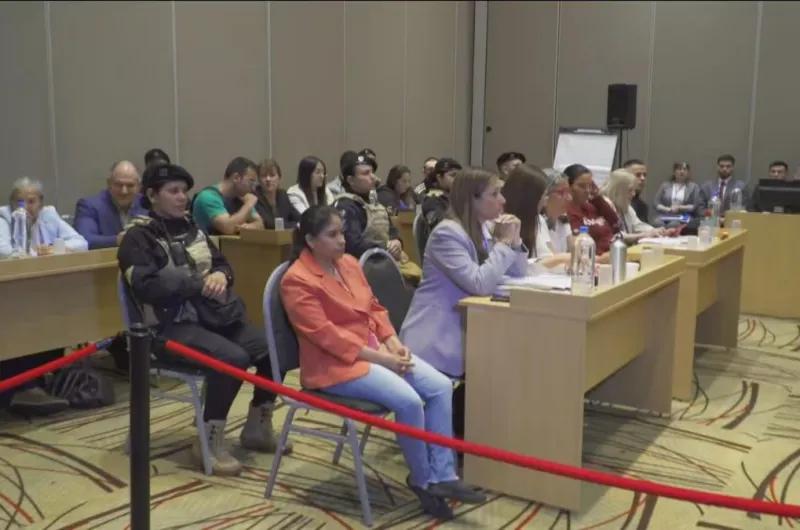 Escándalo en el juicio por el crimen de Cecilia Strzyzowski: detuvieron a un abogado de los Sena por filmar en la sala