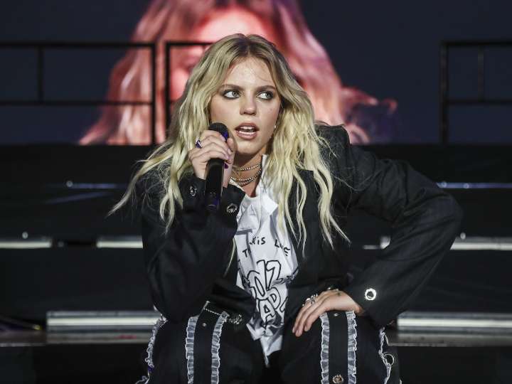 Pop star and actress has strong words for ICE and president during Portland show