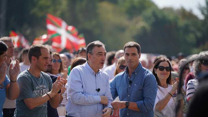 El lehendakari rebaja el tono con el PSE y lo eleva con Sánchez: "No a cualquier precio"