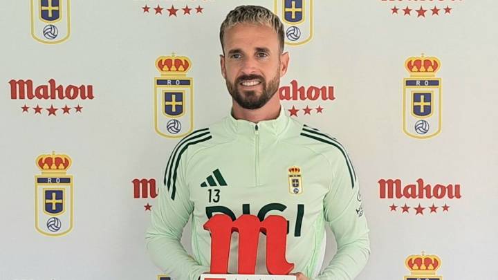 Aarón Escandell, portero del Real Oviedo: «Carrión tiene una idea de juego muy clara y eso es importante para un equipo»