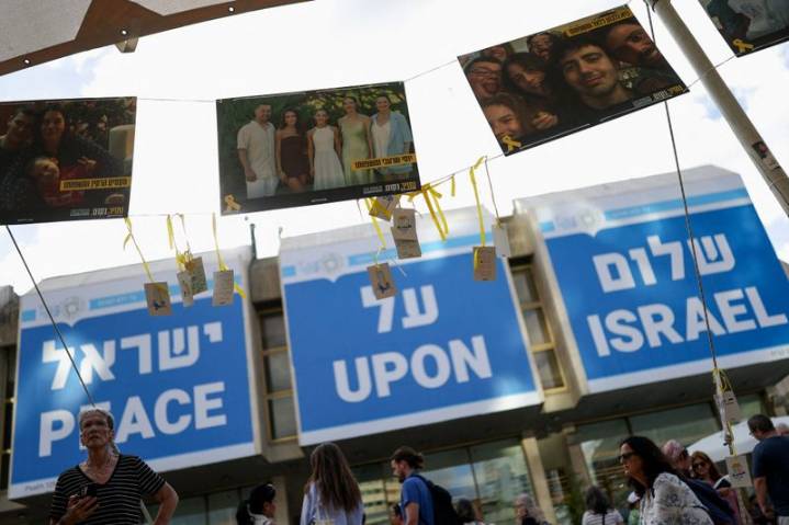 Hamas publishes list of over 1,900 Palestinian prisoners it says will be released in truce