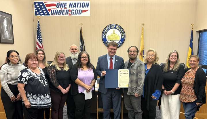 Warren County recognizes crisis center during Domestic Violence Awareness Month
