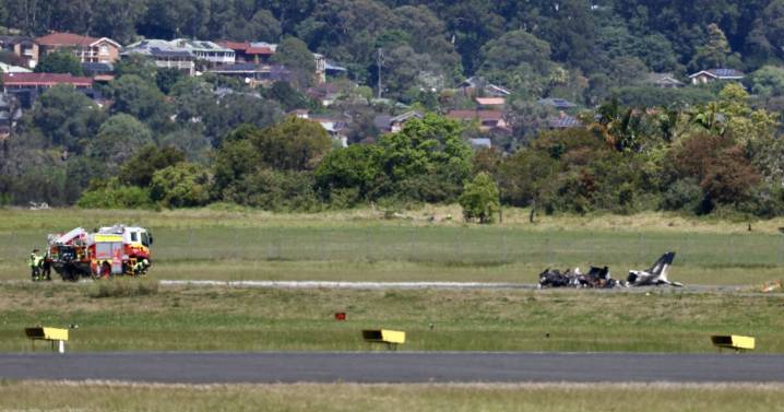 Three dead after plane crash at Shellharbour Airport