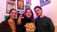 Candelaria Café Bar surgió entre charlas de amigos y rock