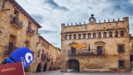 El pueblo donde su primer habitante está tallado en piedra y mide 85 centímetros: con 450 habitantes y declarado Conjunto Histórico