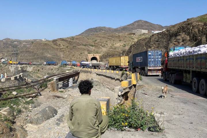 Pak captures 19 Afghan security posts along border; Kabul says 58 Pakistani soldiers killed