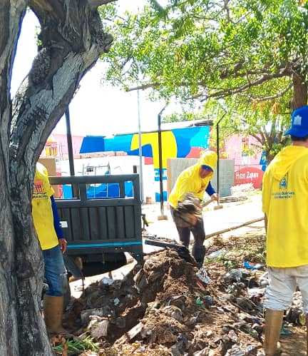 ¡Impresionante limpieza en Maracaibo! La Alcaldía retira una tonelada de desechos de los drenajes en Plaza Zapara