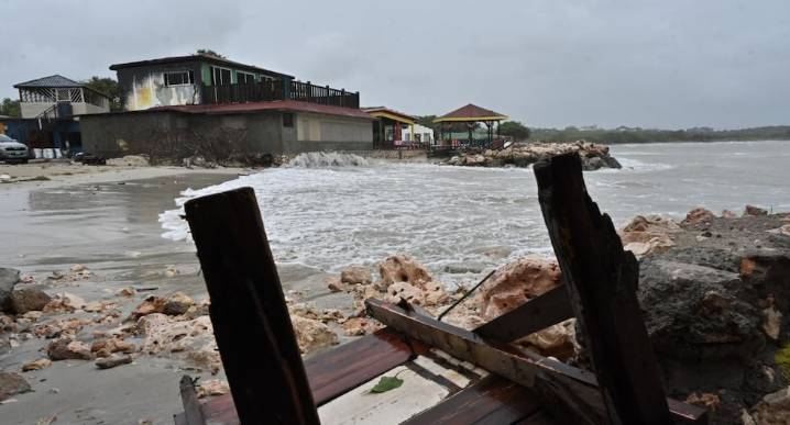 El huracán Melissa avanza hacia Jamaica con vientos "catastróficos" de más de 280km/h últimas