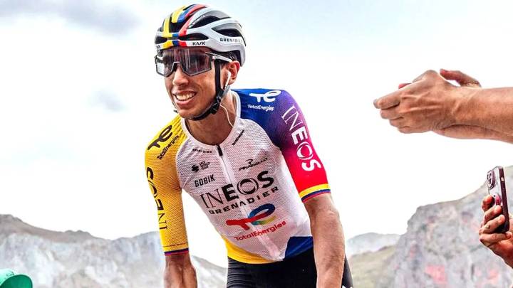 Uniformes usados por Egan Bernal se subastan en varios millones; los entregan con desgaste