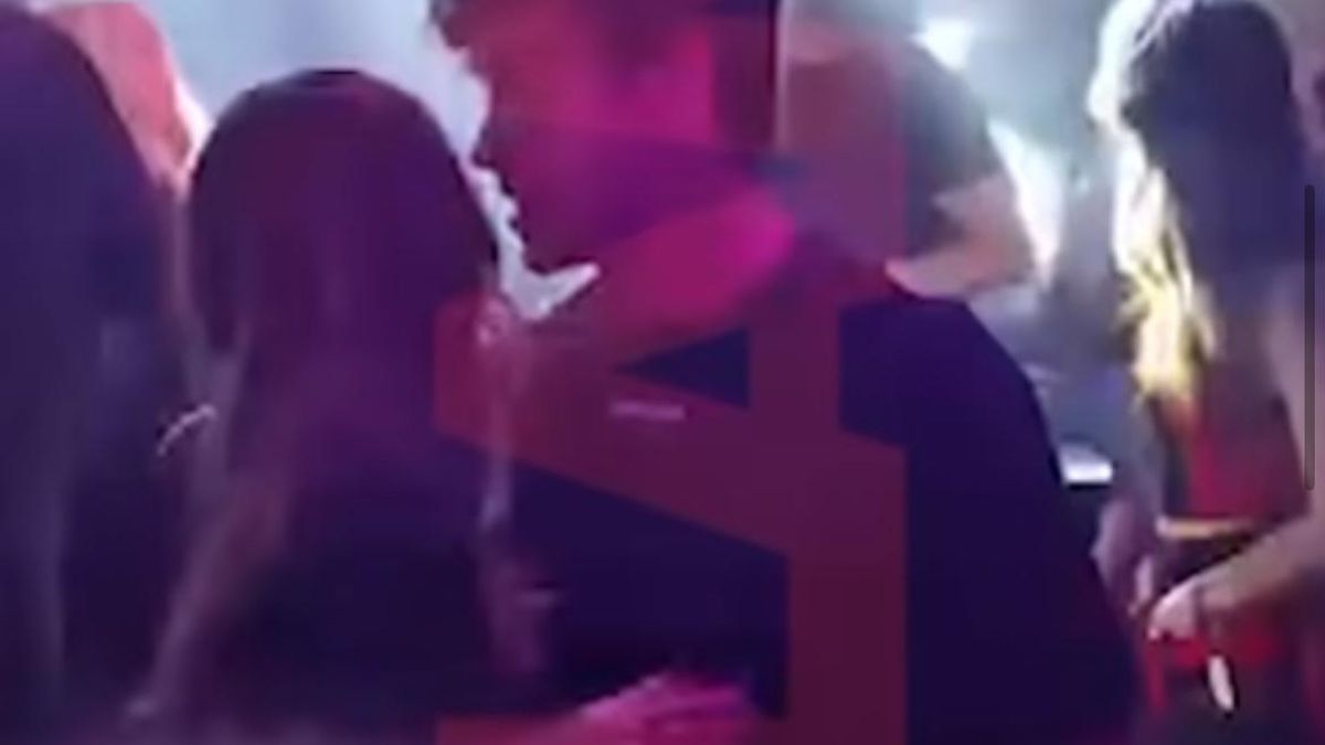 Franco Colapinto, acaramelado en un boliche con una cantante uruguaya