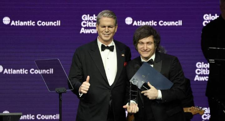 Quién es Scott Bessent, el acaudalado secretario del Tesoro de Donald Trump al que Javier Milei dedicó su victoria