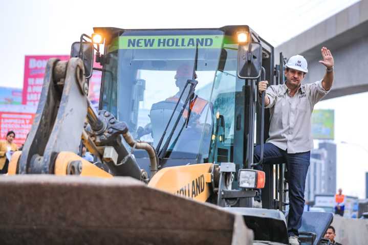 Alcalde Reggiardo denuncia intento de extorsión contra maquinaria municipal durante limpieza de ríos en Lima