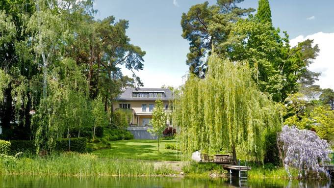 A $27.8M Berlin Villa Reclaims a Century-Old Family Legacy on a Private Lake