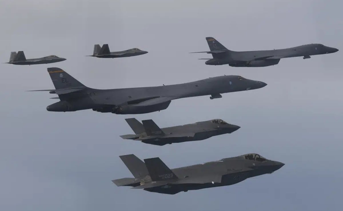 Bombardero B-1 sobrevuela el Caribe, según plataformas de seguimiento de vuelos; Trump dice que es "falso"