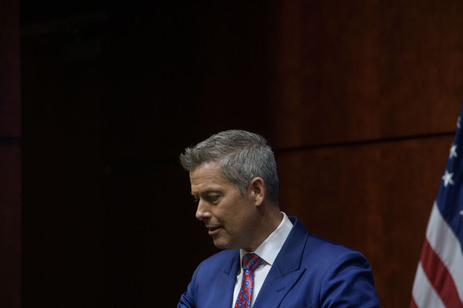 Sean Duffy’s brilliant plan: Threaten unpaid air traffic controllers