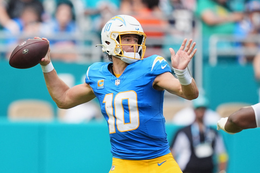 Justin Herbert lidera a los Chargers en el último minuto para vencer 29