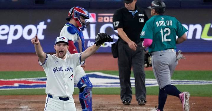 Blue Jays beat Mariners 6-2 to force Game 7 of ALCS; Guerrero hits 6th postseason HR