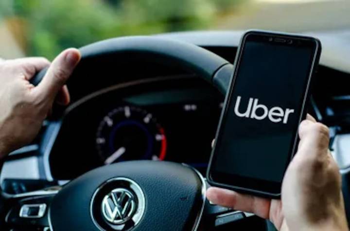 ¡Ganó Uber! Taxis de aplicación ya podrán operar en el aeropuerto