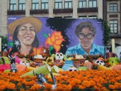 Mega ofrenda Zócalo CDMX: Homenajean a Pepe y Ximena, funcionarios del GCDMX