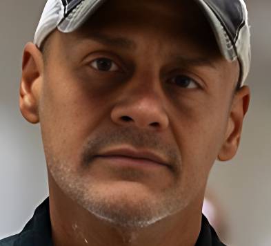 Agente de ICE que agredió a mujer inmigrante regresa a su cargo