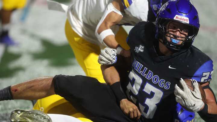 Bulldogs' senior breaks 43-year-old record in NM win at Sequim