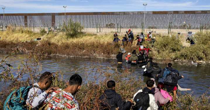 Supreme Court allows Trump to revoke protected immigration status for thousands of Venezuelans