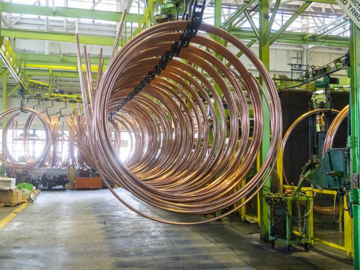 Copper rally gathers steam on supply concerns, weaker dollar