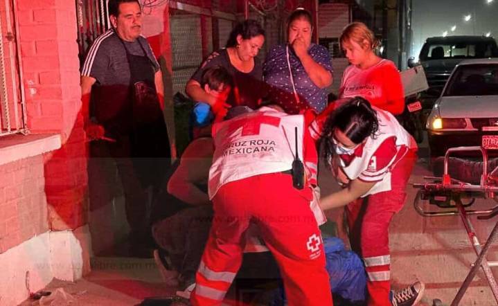 Motociclista vuelca tras atropellar a un perrito en Villa Juárez