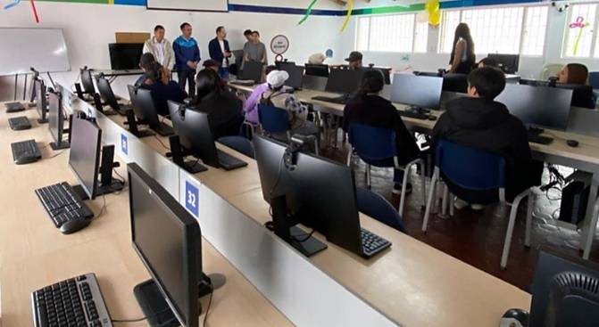 Bojacá fortalece su inclusión digital con la entrega de 20 equipos tecnológicos de última generación