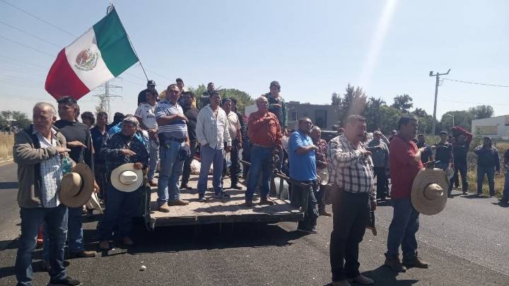 Agricultores rinden homenaje a productores caídos durante bloqueo en León