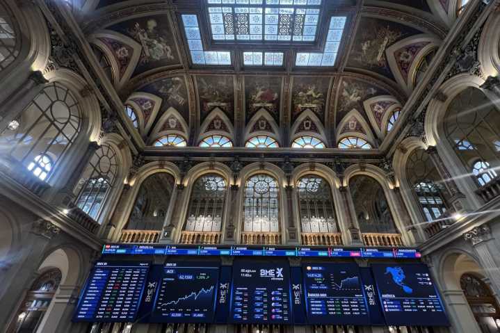 El Ibex toca máximos históricos después de 18 años y roza los 16.000 puntos