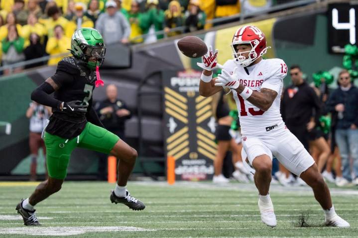 Deadspin | No. 7 Indiana hands No. 3 Oregon first regular-season loss in 2 years